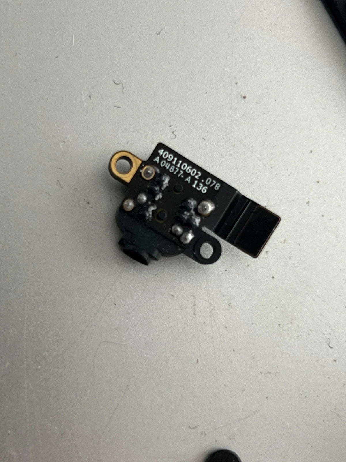 Genuine Apple MacBook Air M3 2024 A3113 Audio Board Headphone Jack Port