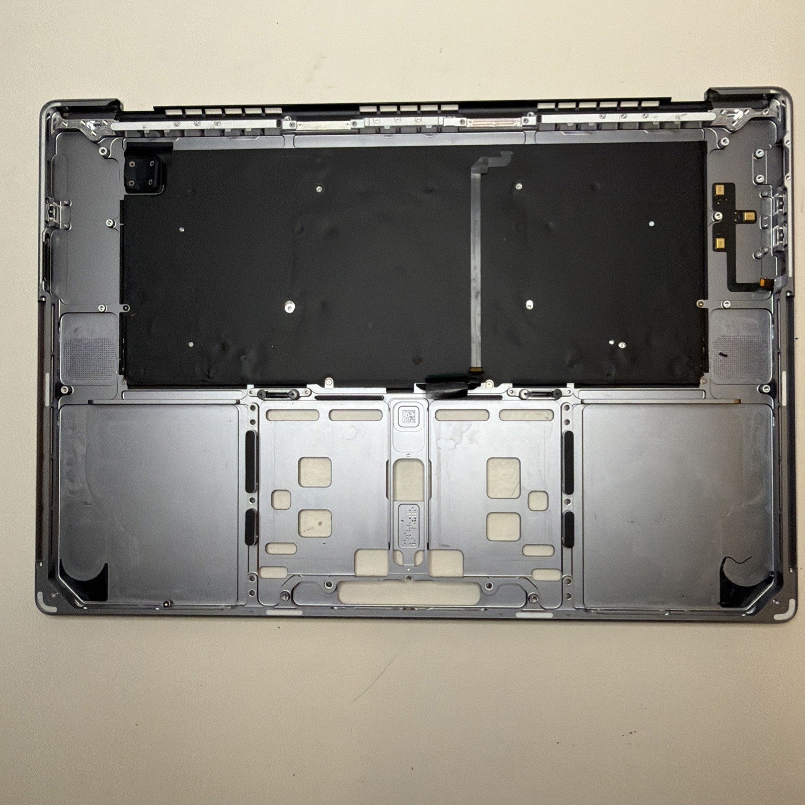 MacBook Pro 16" A2485 Palmrest UK Keyboard Top Cover Battery Grey 2021 EMC3651