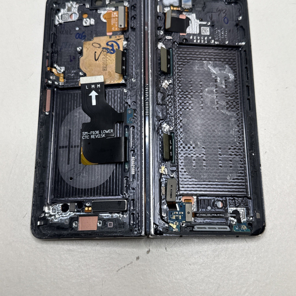 Samsung Galaxy Z Fold4 SM-F936B/DS - 256GB - *hinge faulty and flex cable*