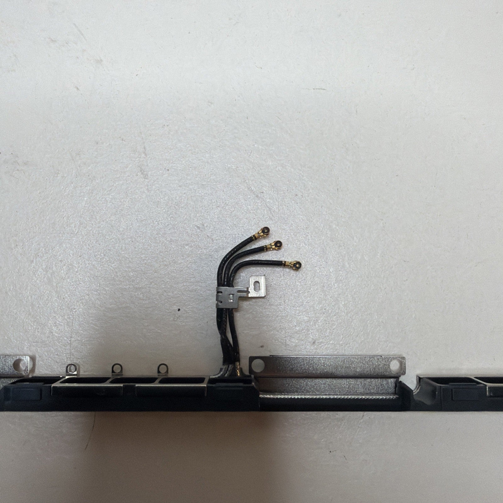Apple Macbook Pro 16" A2485 2021 Genuine WiFi Antenna Bar Strip (PS3)
