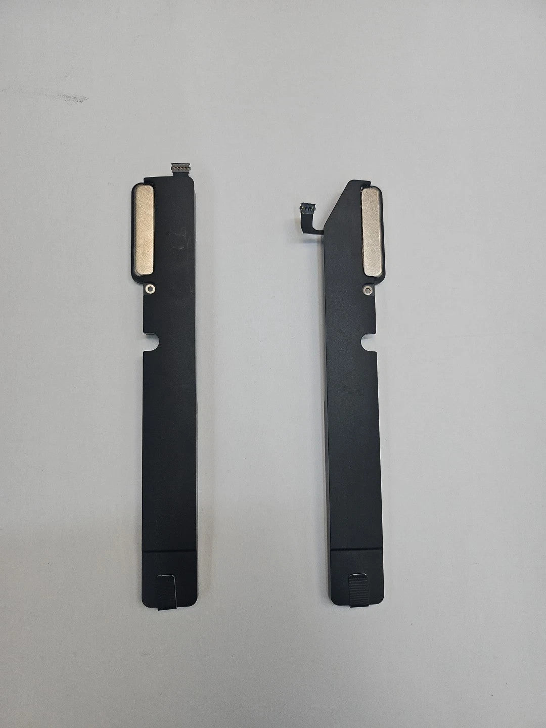 Genuine Apple Macbook Air 13" A2179 2020 Speakers Left & Right SKU 2566 A3