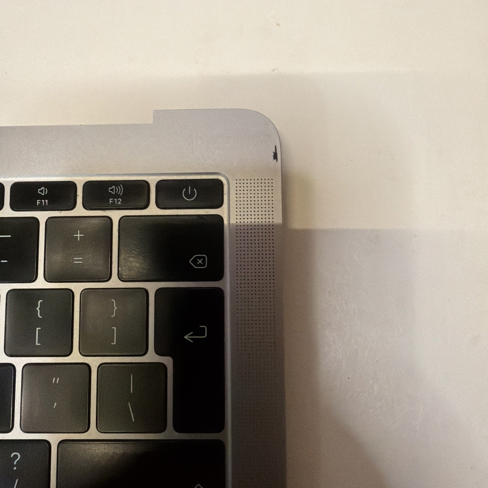 Apple MacBook Pro 13" Retina A1708 Grau Topcase, UK Tastatur & Handballenauflage