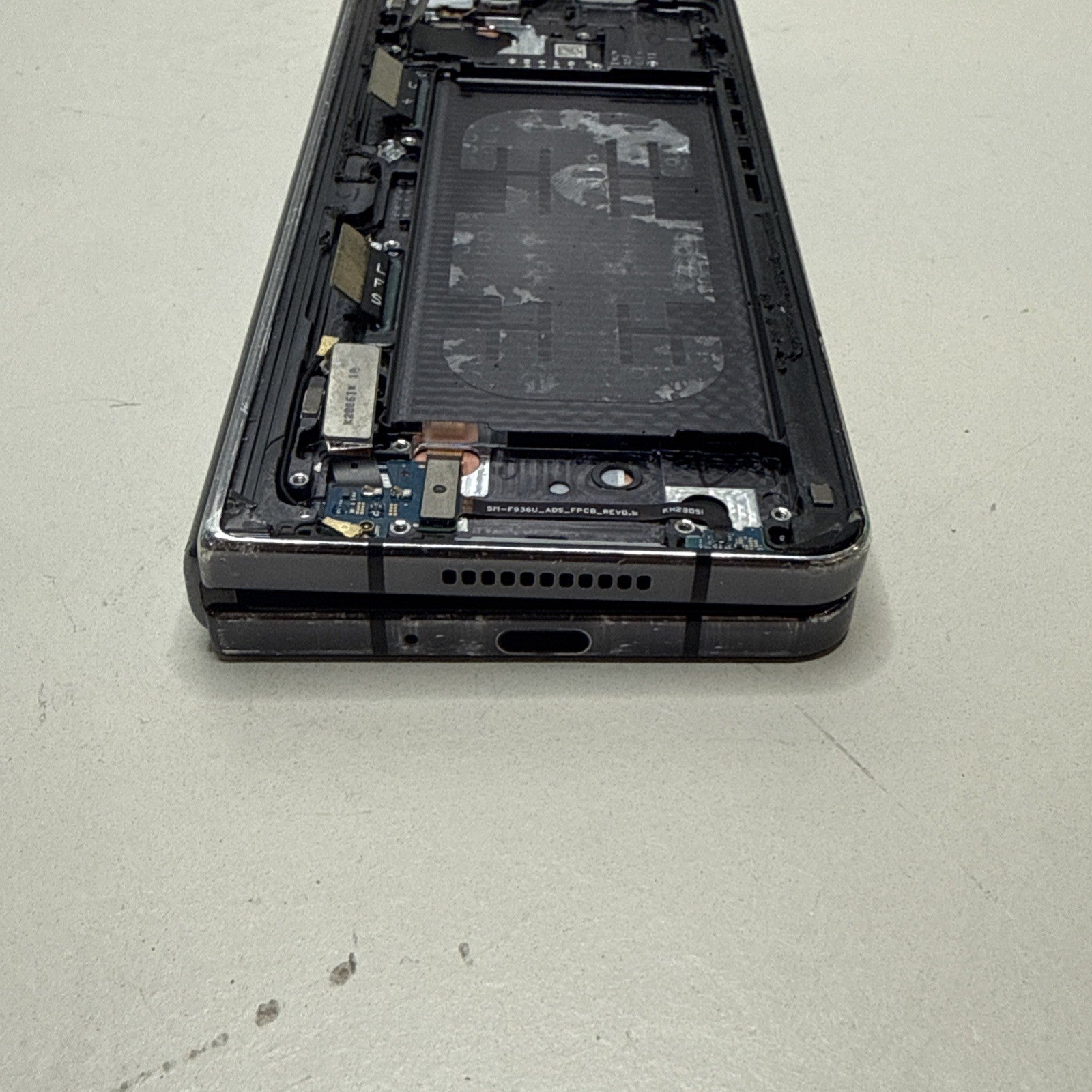 Samsung Galaxy Z Fold4 SM-F936B/DS - 256GB - *hinge faulty and flex cable*