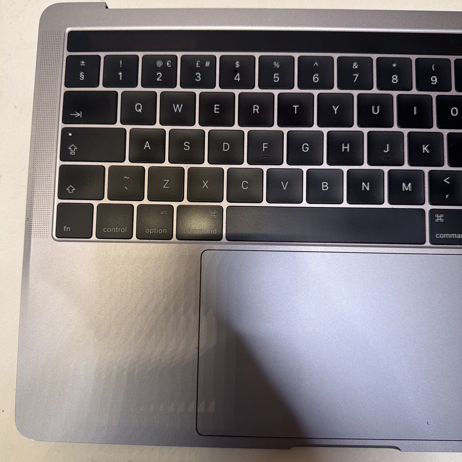 Apple MacBook Pro 13 A1706 2016 2017 Palmrest UK Keyboard B661-07951 Silver