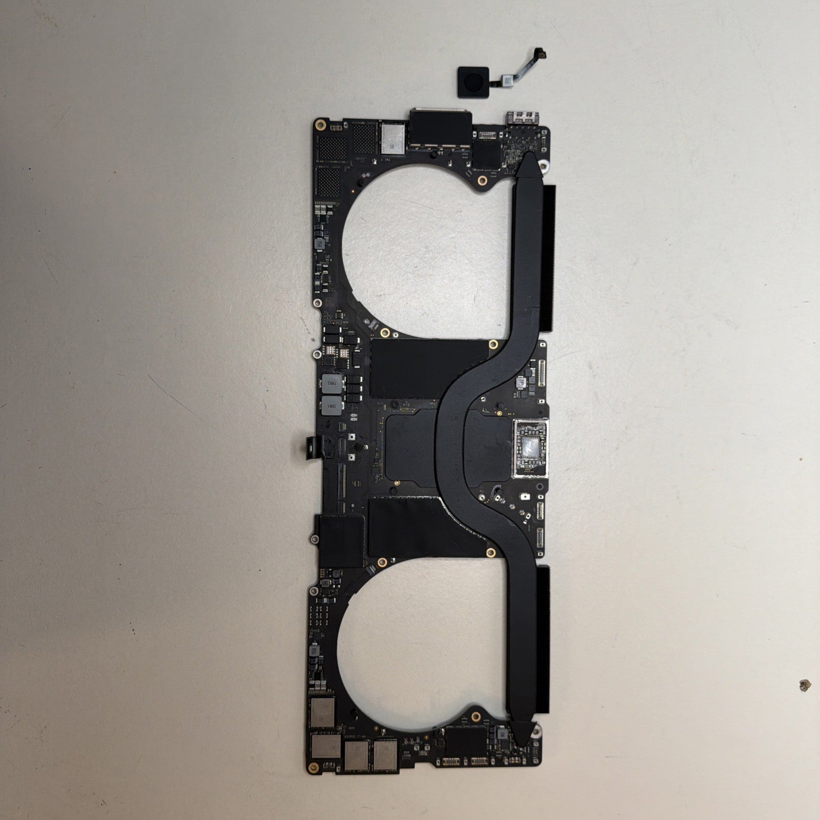 Apple MacBook Pro 16" A2485 M1 Pro 2021 Logic Board – Faulty / Not Working